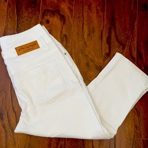 Suzanne Betro high waisted white Capri in size 8